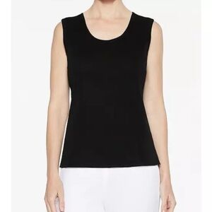 NWT. Scoop Neck Sleeveless Side Slit Knit Tank Top